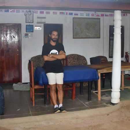 Meera Homestay & Guest House Anuradhapura Buitenkant foto
