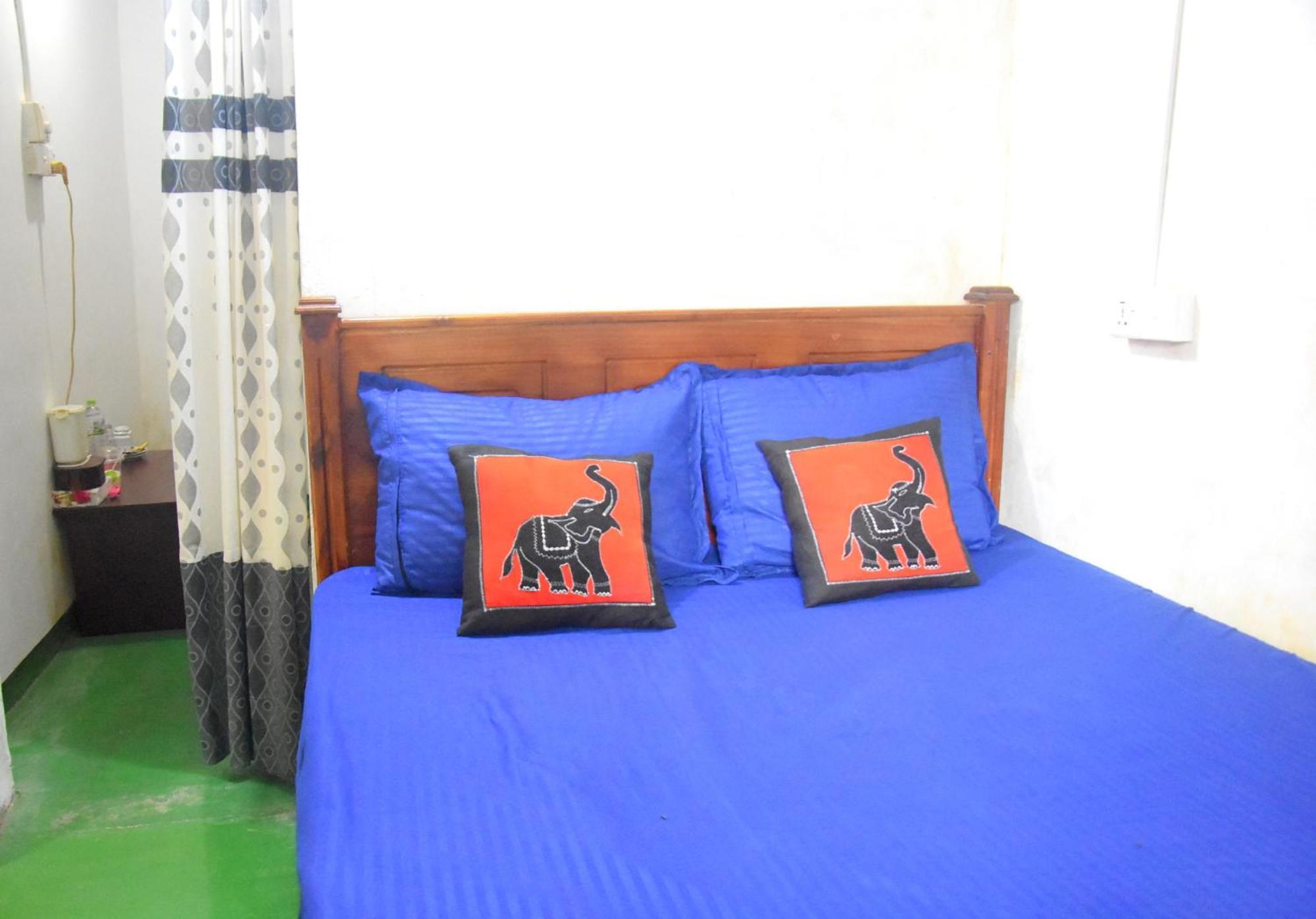 Meera Homestay & Guest House Anuradhapura Buitenkant foto