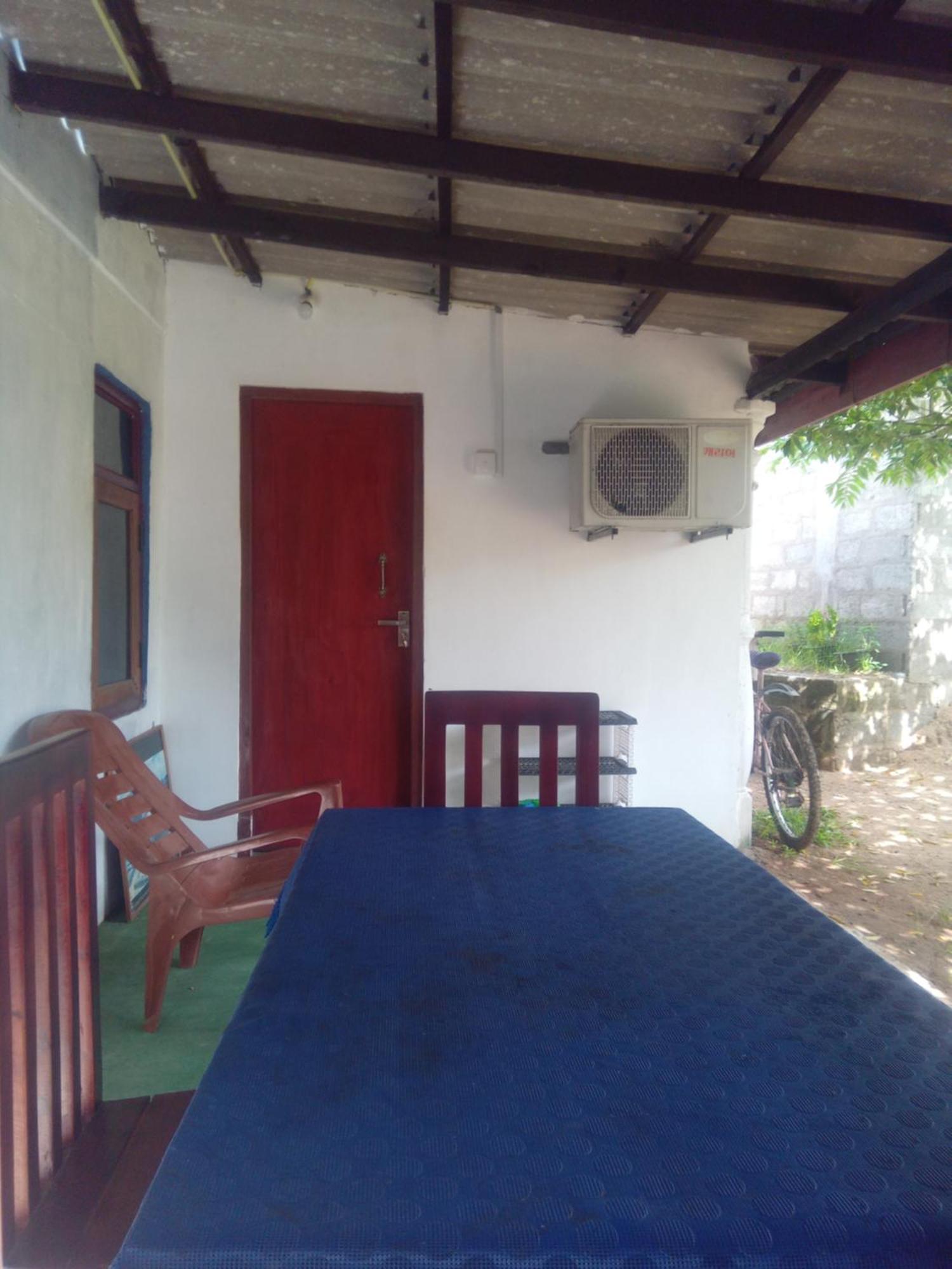 Meera Homestay & Guest House Anuradhapura Buitenkant foto