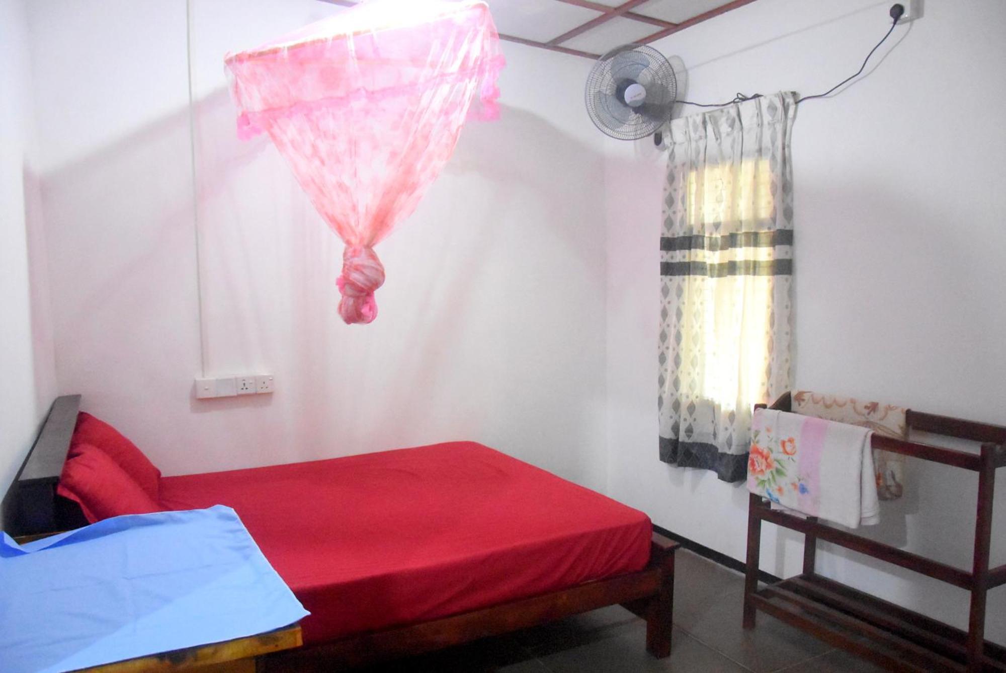 Meera Homestay & Guest House Anuradhapura Buitenkant foto