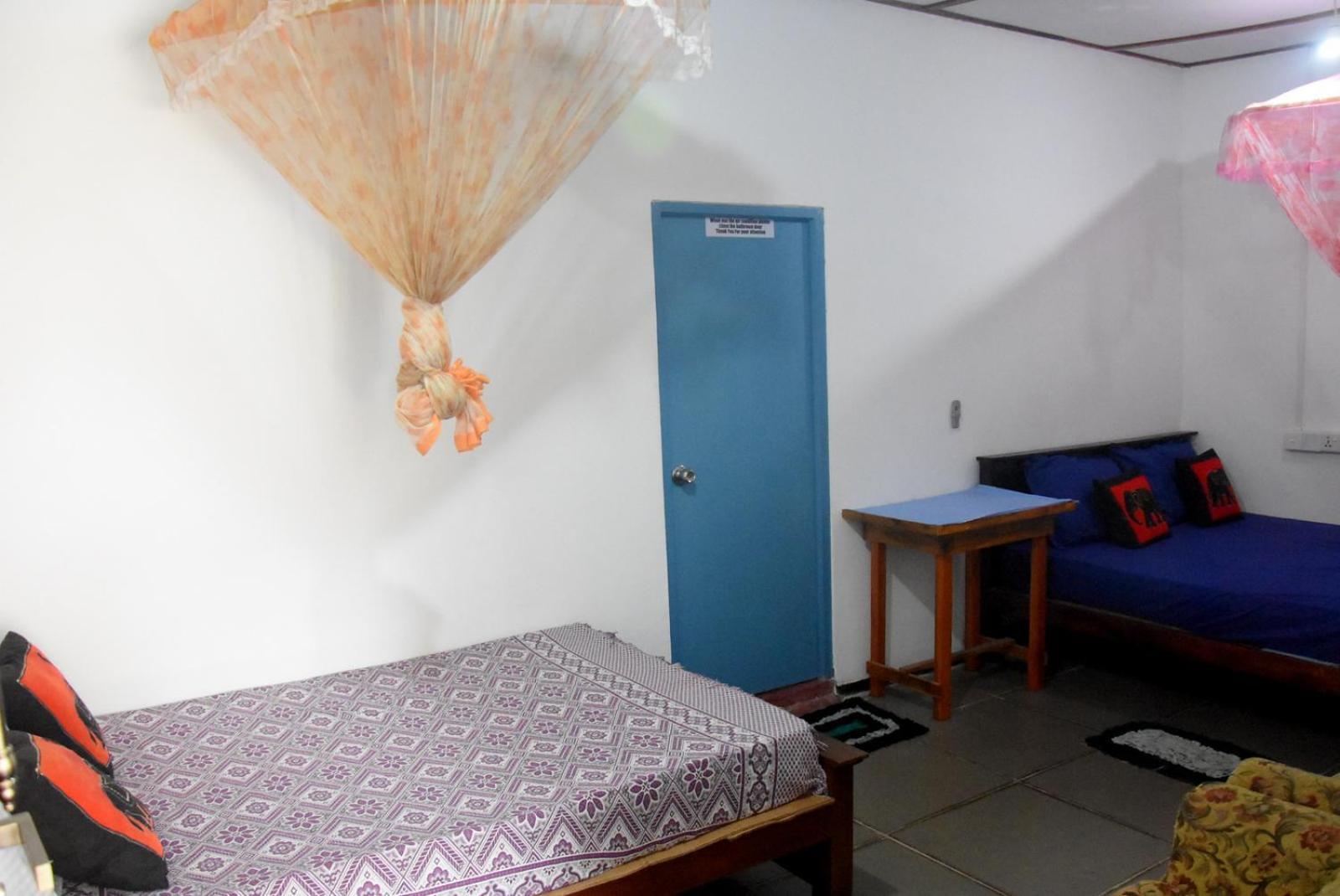Meera Homestay & Guest House Anuradhapura Buitenkant foto