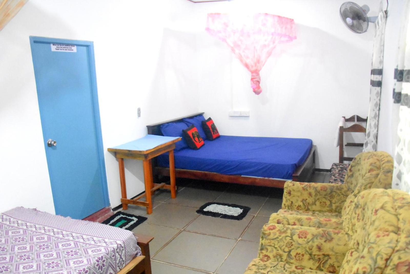 Meera Homestay & Guest House Anuradhapura Buitenkant foto