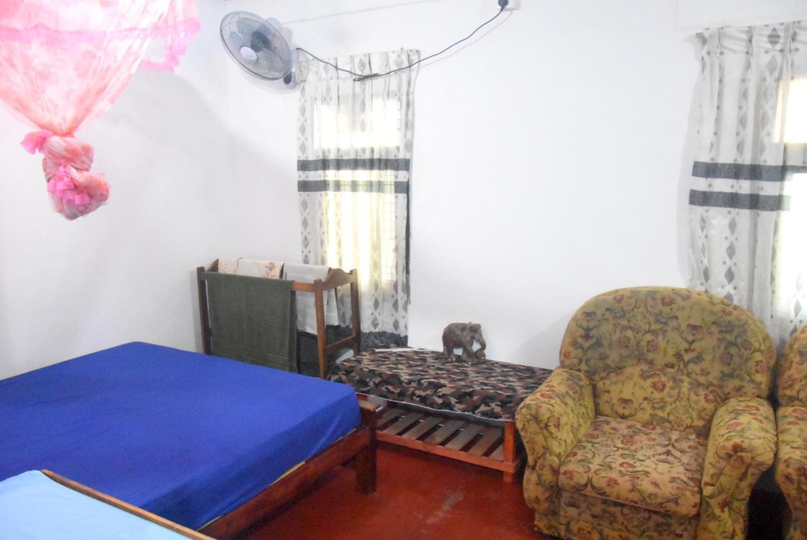 Meera Homestay & Guest House Anuradhapura Buitenkant foto
