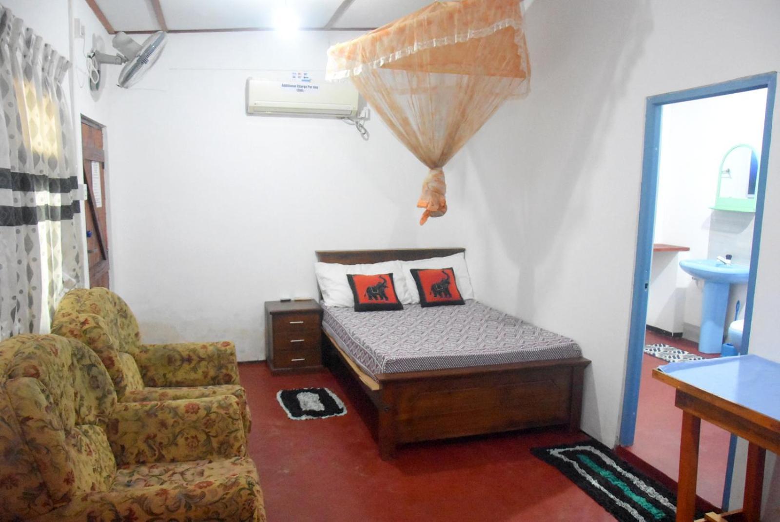 Meera Homestay & Guest House Anuradhapura Buitenkant foto