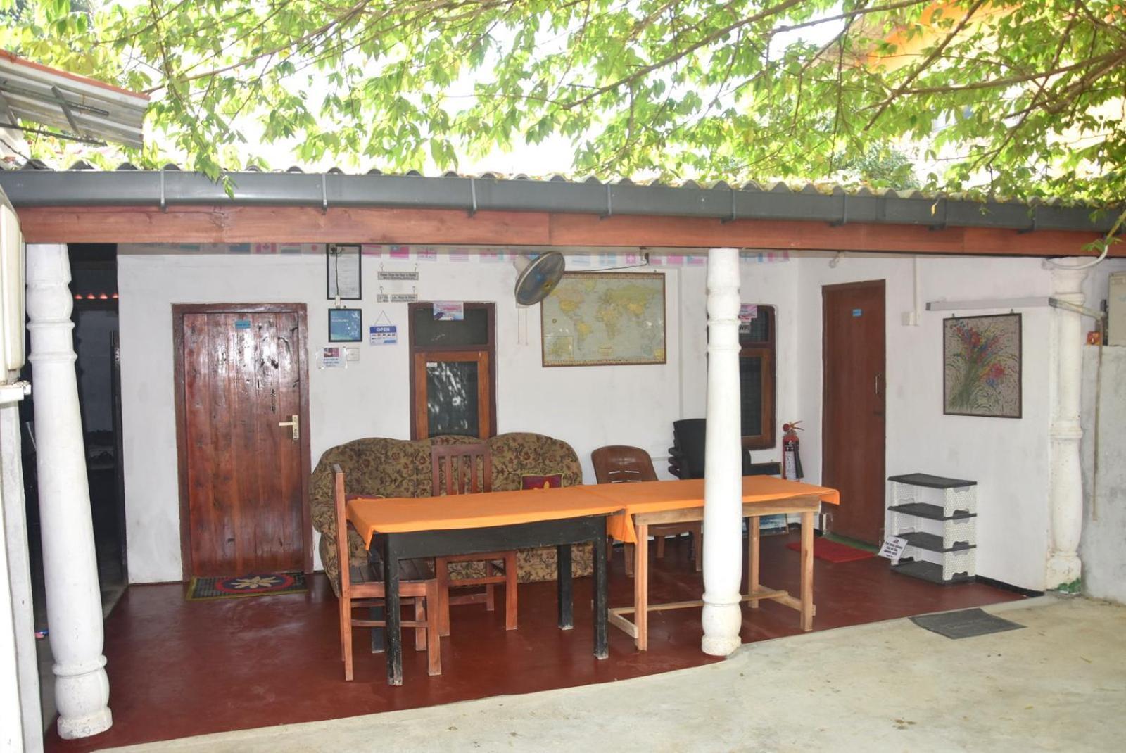 Meera Homestay & Guest House Anuradhapura Buitenkant foto