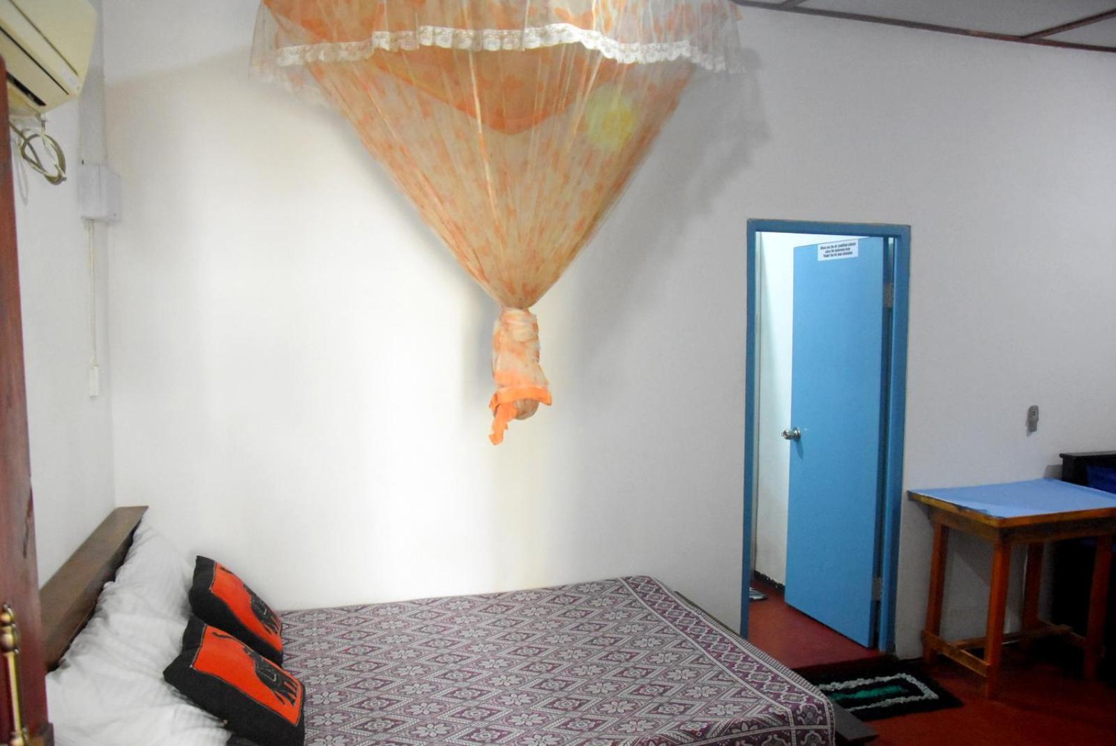 Meera Homestay & Guest House Anuradhapura Buitenkant foto