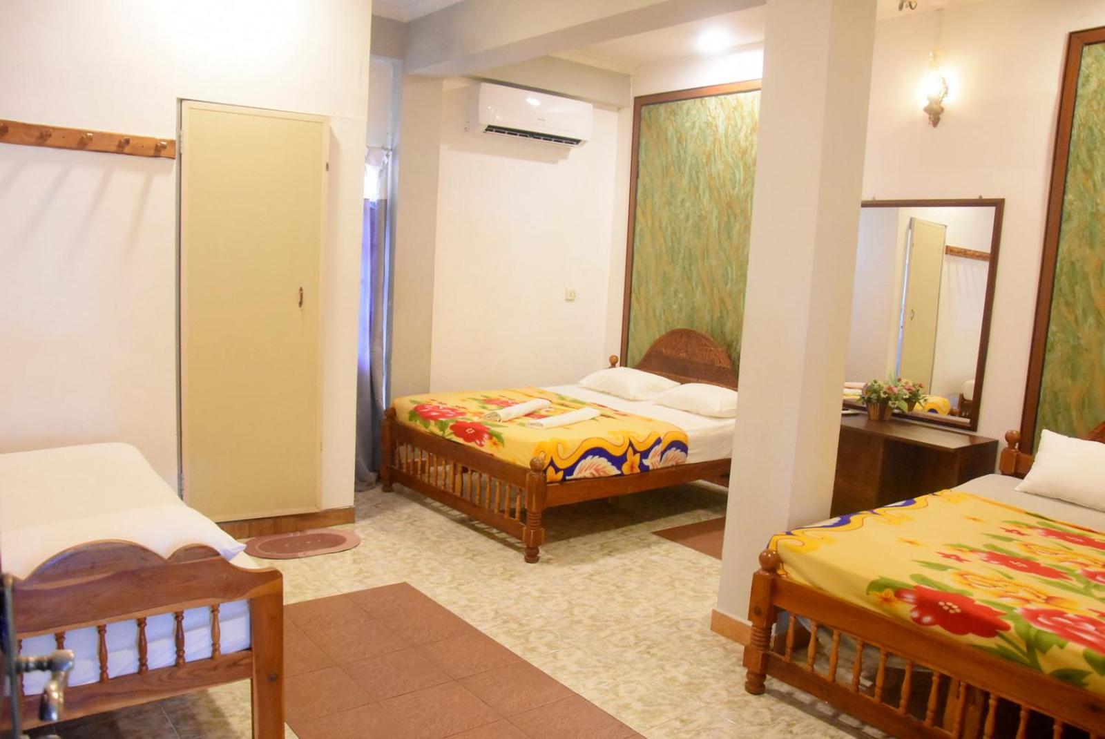 Meera Homestay & Guest House Anuradhapura Buitenkant foto