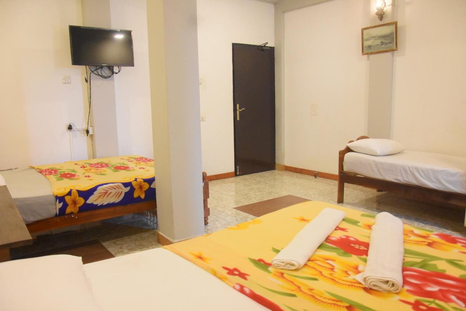 Meera Homestay & Guest House Anuradhapura Buitenkant foto