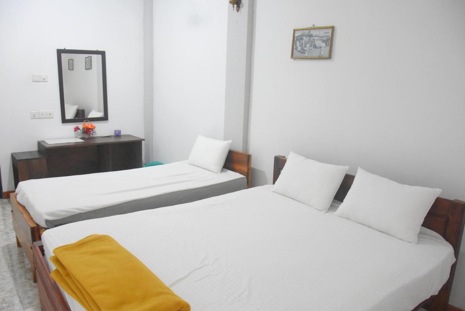 Meera Homestay & Guest House Anuradhapura Buitenkant foto