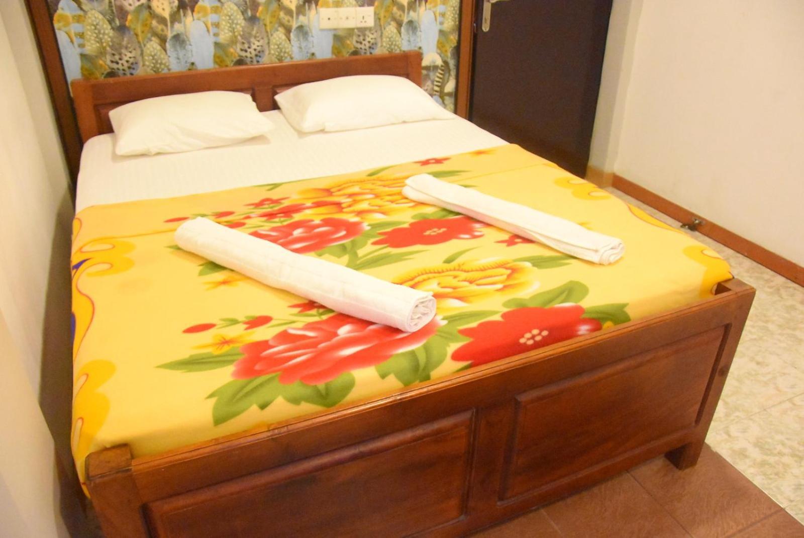 Meera Homestay & Guest House Anuradhapura Buitenkant foto